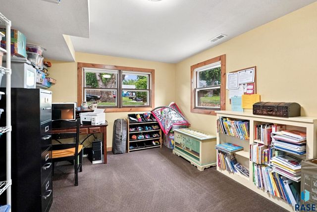 4101 S Thunderbird Trl Trail, Sioux Falls, SD 57103