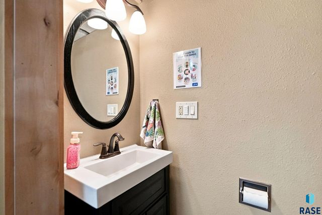 4101 S Thunderbird Trl Trail, Sioux Falls, SD 57103