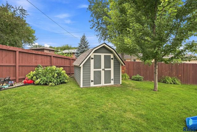 4101 S Thunderbird Trl Trail, Sioux Falls, SD 57103