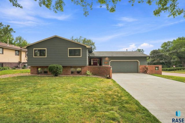 4101 S Thunderbird Trl Trail, Sioux Falls, SD 57103