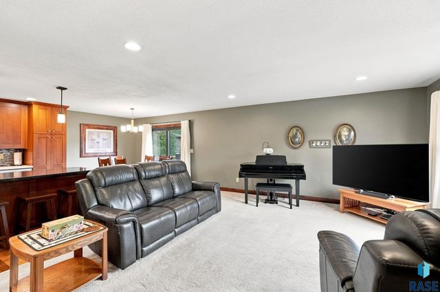 4101 S Thunderbird Trl Trail, Sioux Falls, SD 57103