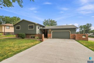 4101 S Thunderbird Trl Trail, Sioux Falls, SD 57103