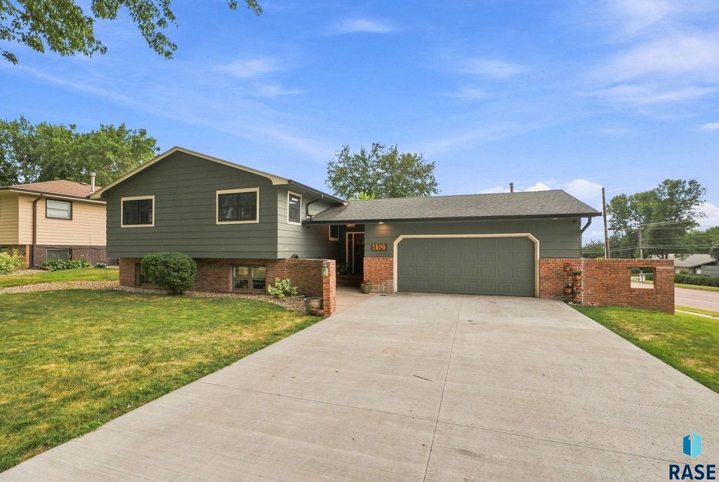 4101 S Thunderbird Trl Trail, Sioux Falls, SD 57103
