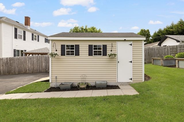 69 Denver St, Fall River, MA 02721