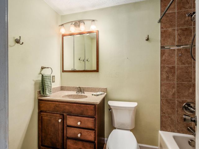 1960 Barnard Drive, Powell, OH 43065