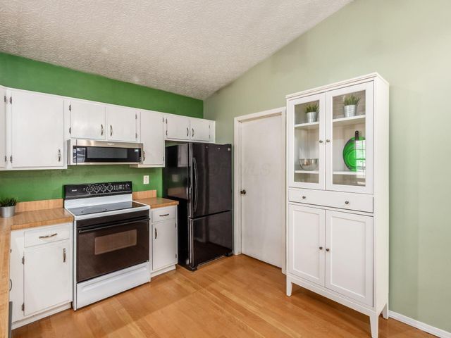 1960 Barnard Drive, Powell, OH 43065