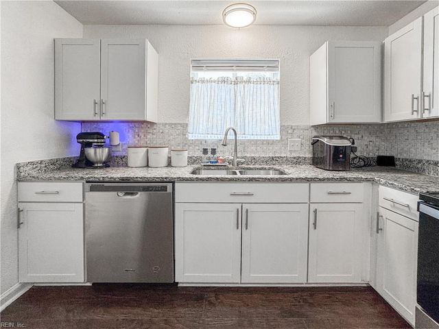 3853 Sugar Creek CIR, Portsmouth, VA 23703