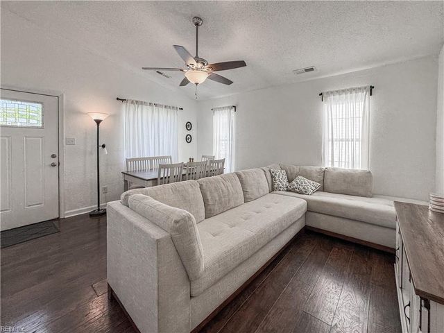 3853 Sugar Creek CIR, Portsmouth, VA 23703