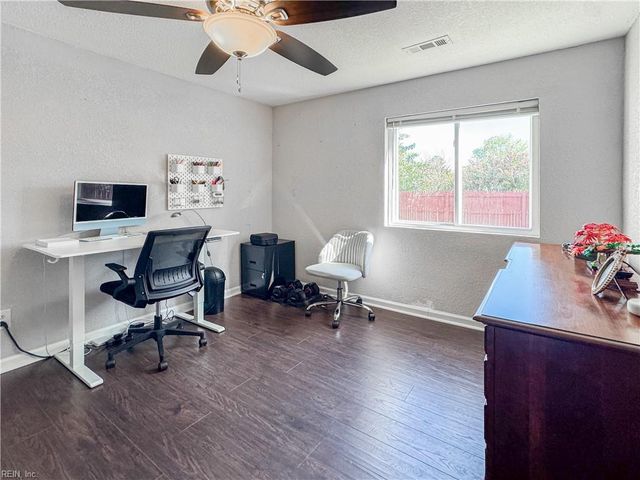 3853 Sugar Creek CIR, Portsmouth, VA 23703