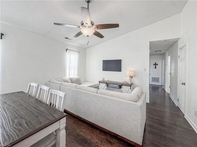 3853 Sugar Creek CIR, Portsmouth, VA 23703