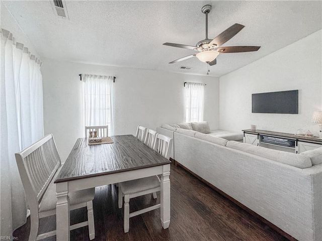 3853 Sugar Creek CIR, Portsmouth, VA 23703