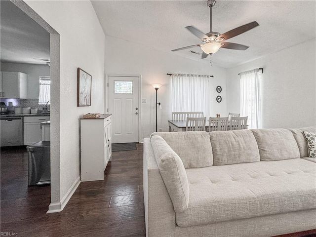 3853 Sugar Creek CIR, Portsmouth, VA 23703