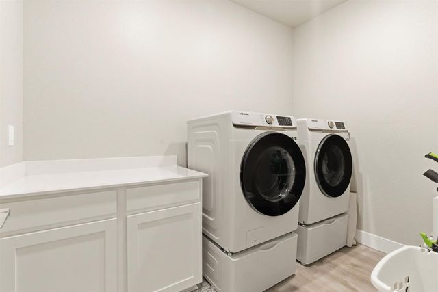 974 N Lyonia Dr, Galt, CA 95632