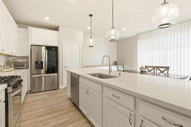 974 N Lyonia Dr, Galt, CA 95632