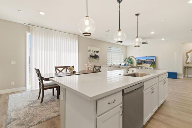 974 N Lyonia Dr, Galt, CA 95632