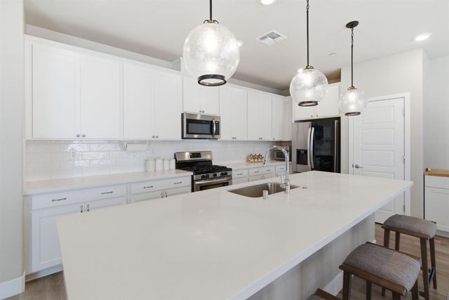 974 N Lyonia Dr, Galt, CA 95632