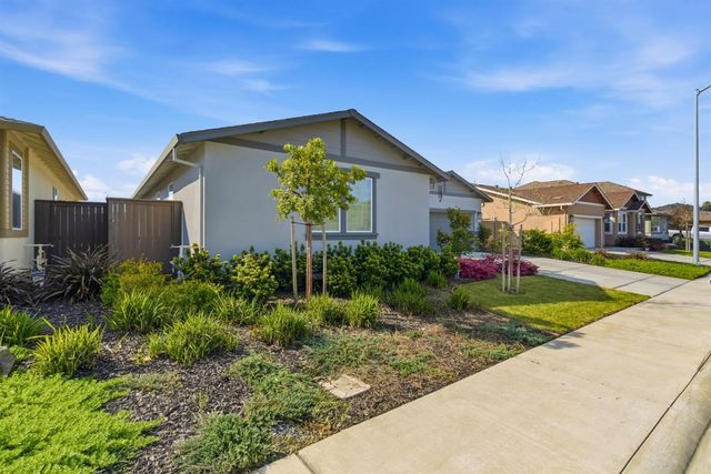 974 N Lyonia Dr, Galt, CA 95632
