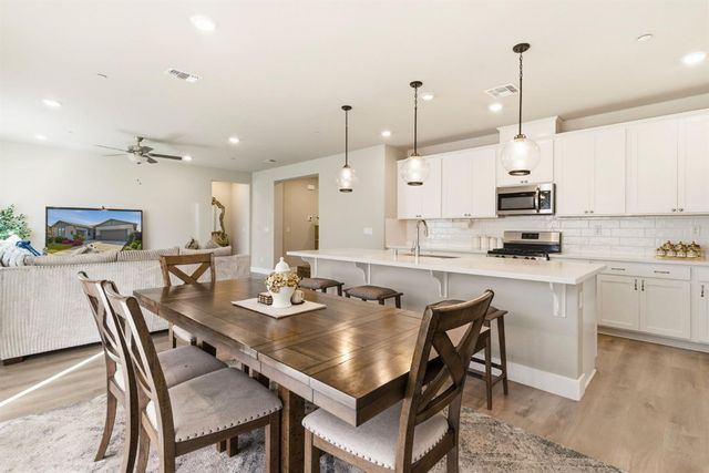 974 N Lyonia Dr, Galt, CA 95632