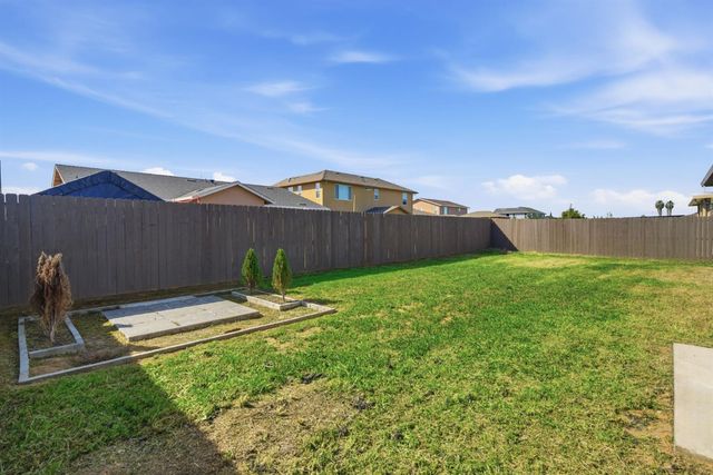 974 N Lyonia Dr, Galt, CA 95632