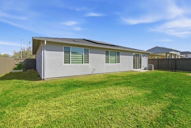 974 N Lyonia Dr, Galt, CA 95632