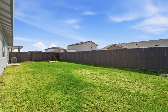 974 N Lyonia Dr, Galt, CA 95632