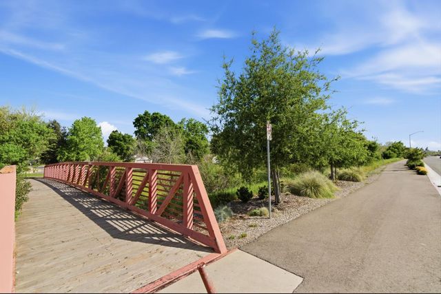 974 N Lyonia Dr, Galt, CA 95632