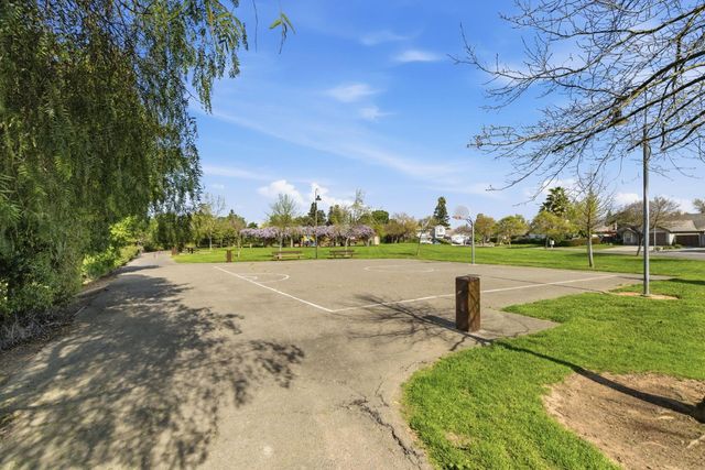 974 N Lyonia Dr, Galt, CA 95632