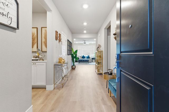 974 N Lyonia Dr, Galt, CA 95632