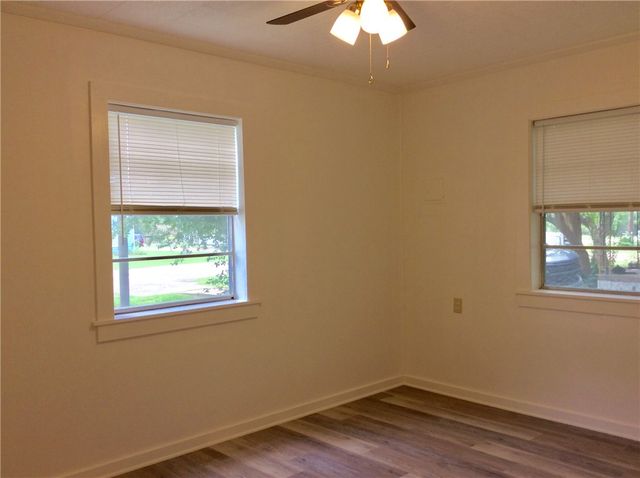 406 North Broadway Street, Caldwell, TX 77836