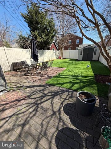 411 S VEITCH ST, Arlington, VA 22204