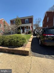 411 S VEITCH ST, Arlington, VA 22204