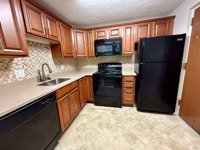 90 Neponset St 1001, Canton, MA 02021