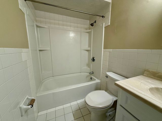 90 Neponset St 1001, Canton, MA 02021