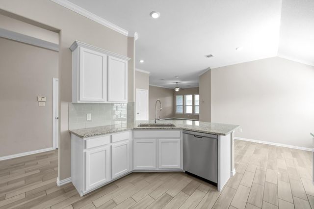 2372 Old Stone Drive, Conroe, TX 77304