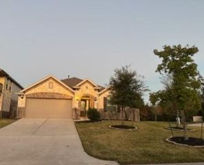 2372 Old Stone Drive, Conroe, TX 77304