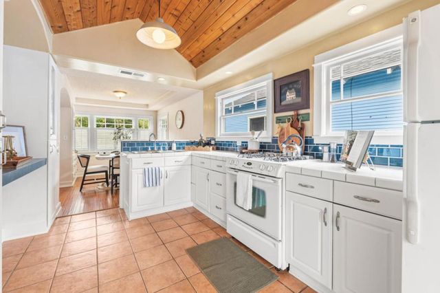 416 Sinex Avenue, Pacific Grove, CA 93950