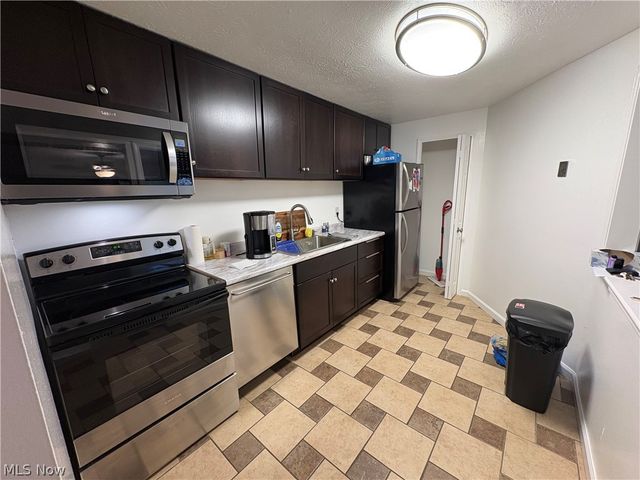 9610 Cove Drive 13b, North Royalton, OH 44133