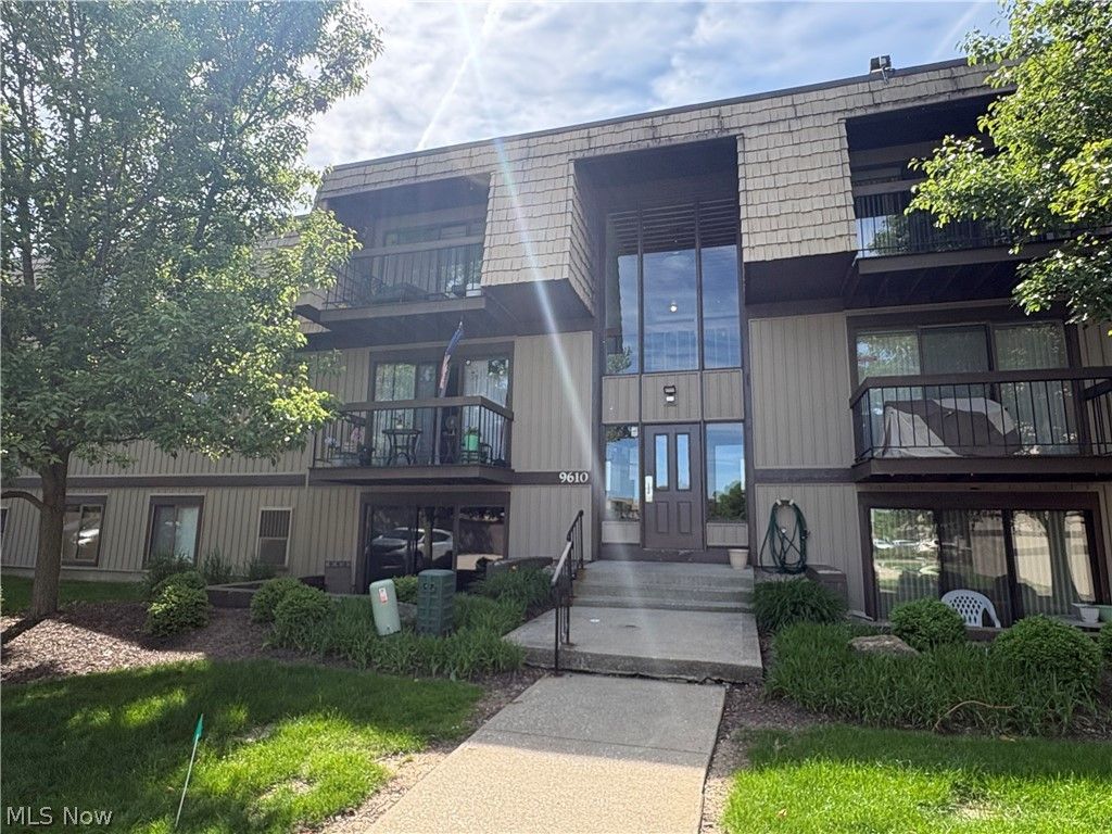 9610 Cove Drive 13b, North Royalton, OH 44133
