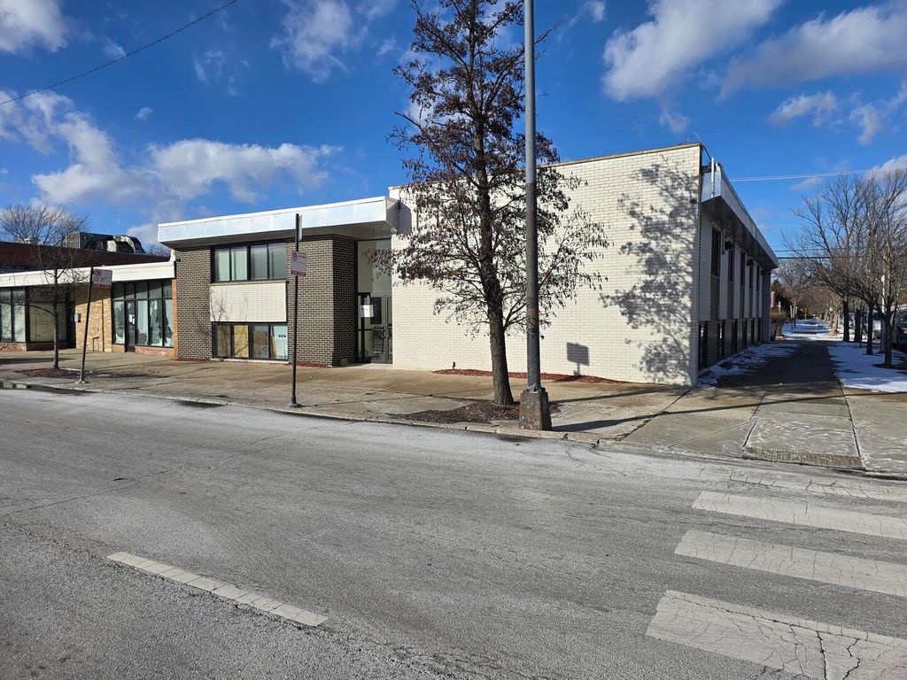 3530 W Peterson Avenue, Chicago, IL 60659