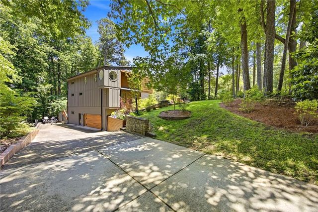 5966 Island View Drive, Buford, GA 30518