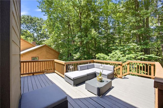 5966 Island View Drive, Buford, GA 30518
