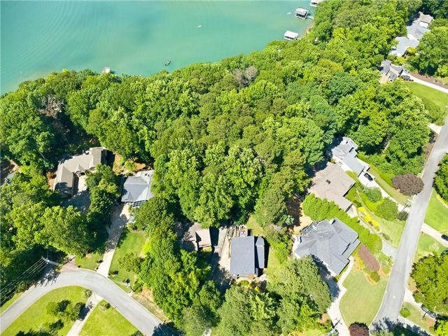 5966 Island View Drive, Buford, GA 30518