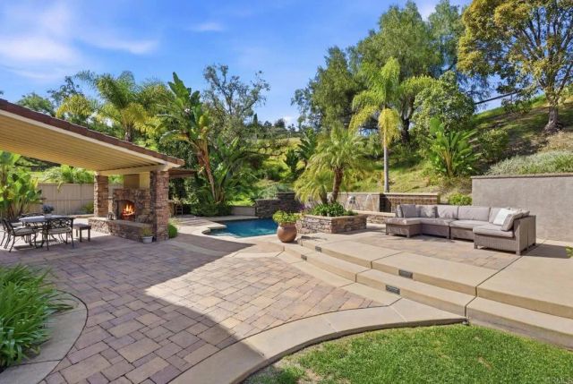 6161 Paseo Tienda, Carlsbad, CA 92009