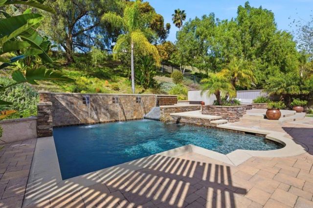 6161 Paseo Tienda, Carlsbad, CA 92009