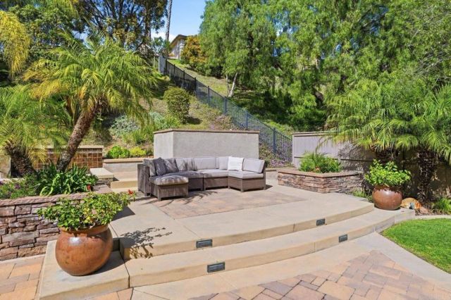 6161 Paseo Tienda, Carlsbad, CA 92009