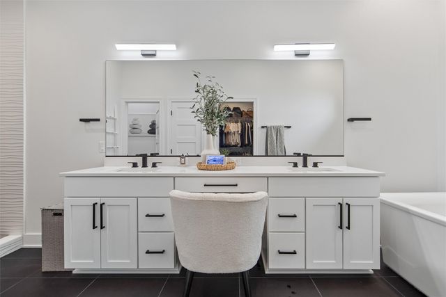 2114 Timberview Drive, Norwalk, IA 50211