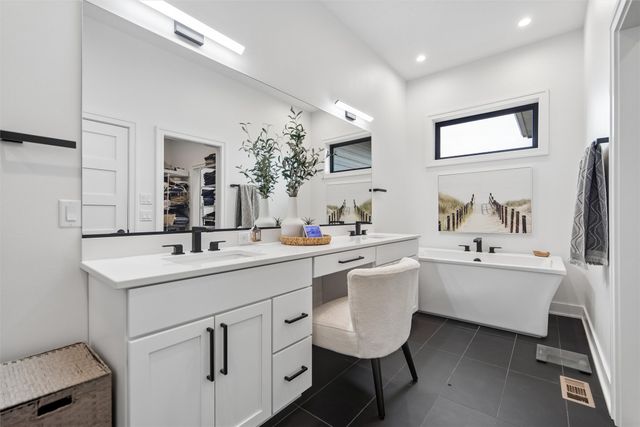 2114 Timberview Drive, Norwalk, IA 50211