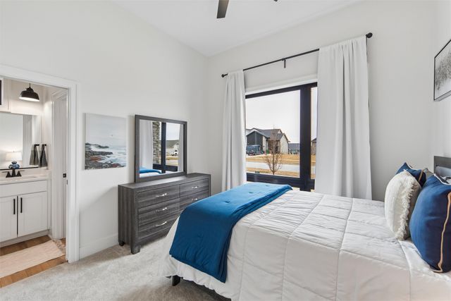 2114 Timberview Drive, Norwalk, IA 50211