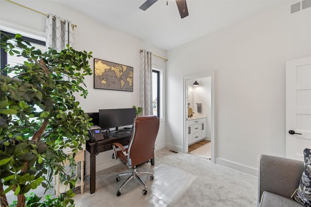 2114 Timberview Drive, Norwalk, IA 50211