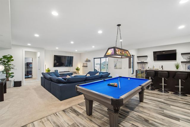 2114 Timberview Drive, Norwalk, IA 50211